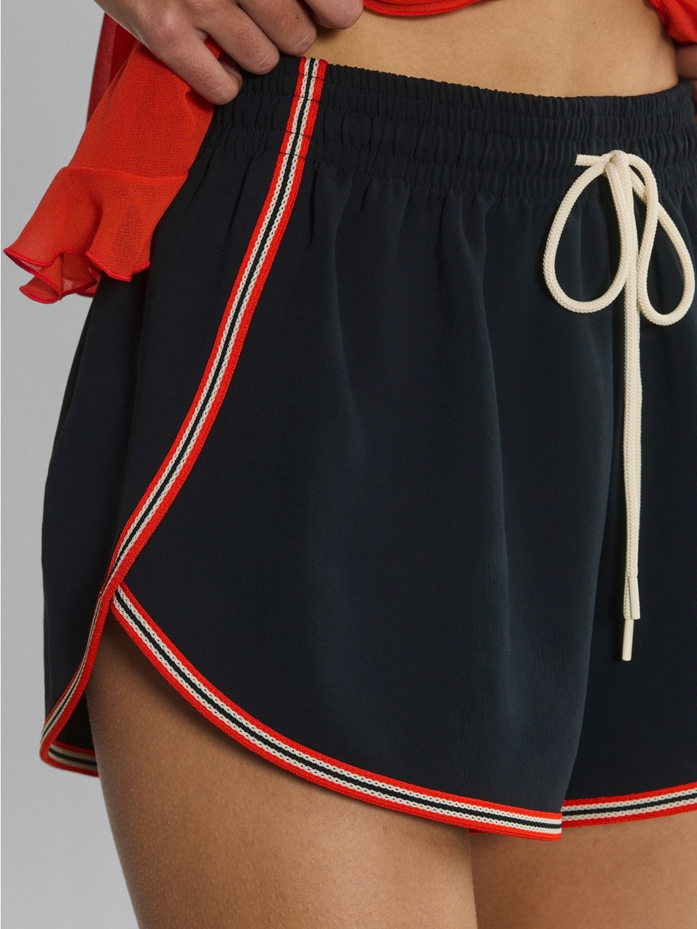 Aritzia Crepette Gesture Shorts- Dark Night Navy with Poppy detailing, Size M